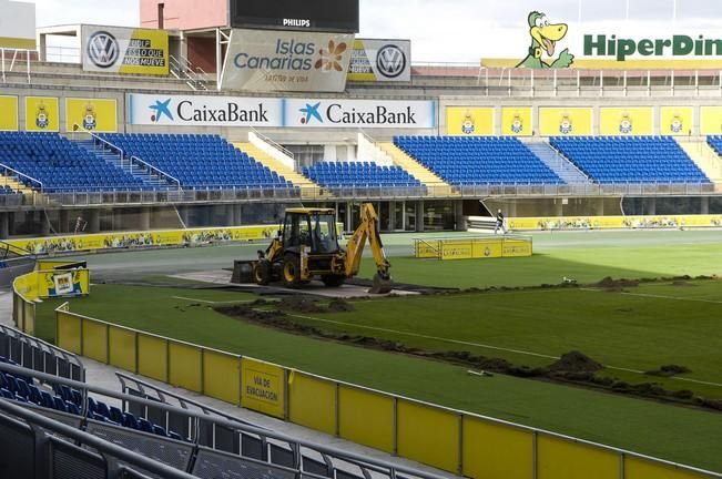 PREPARANDO EL CESPED PARA LA PROXIMA TEMPORADA