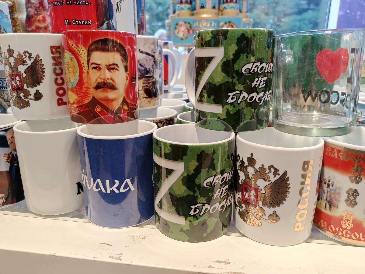 Tazas de 'souvenir' en Moscú.