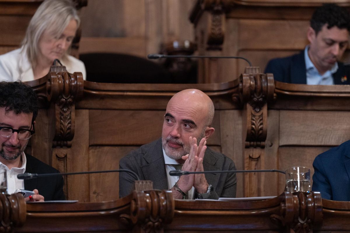 Sirera denuncia el robatori d’objectes de la guantera de la seva moto al barri de Sant Antoni Sirera denuncia el robatori d’objectes de la guantera de la seva moto al barri de Sant Antoni