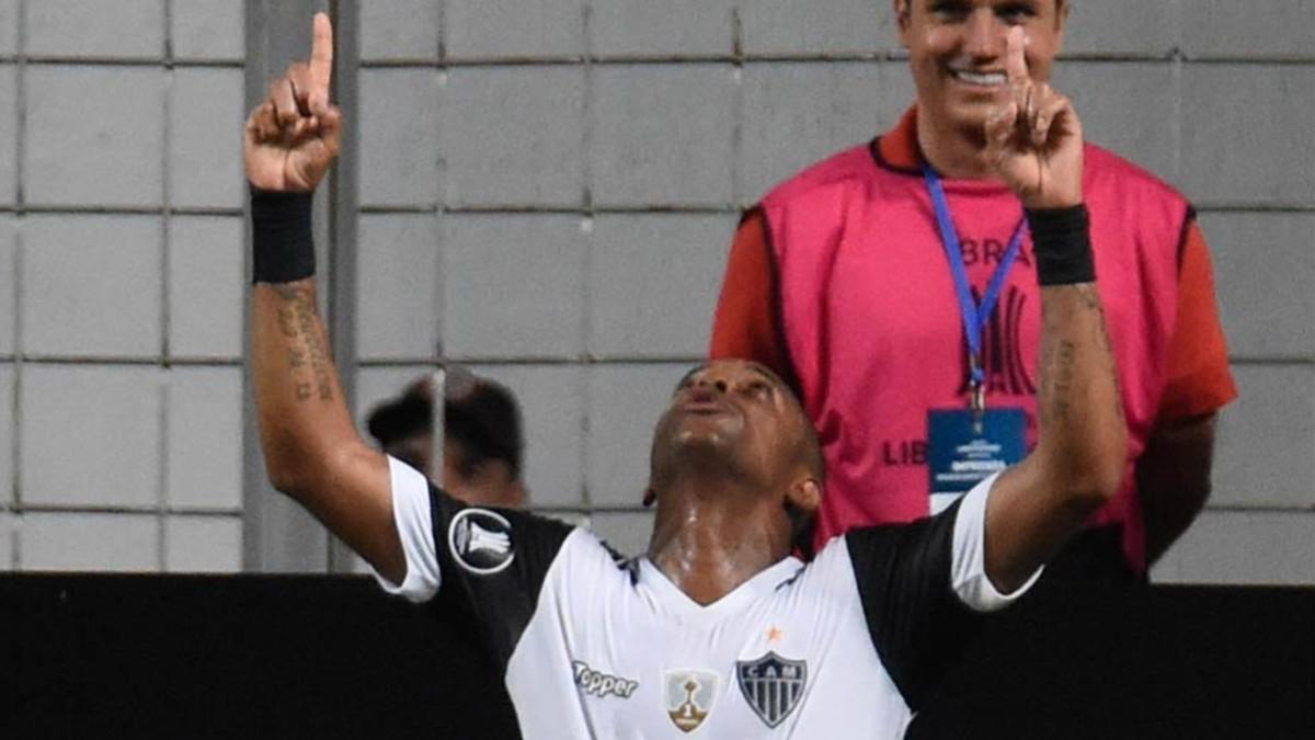 Robinho puso el primer gol del Atlético Mineiro