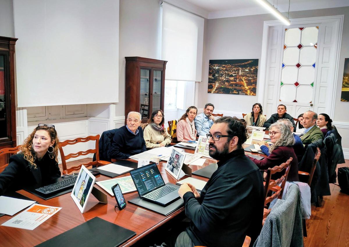Un momento de la reunión de equipos.