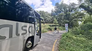 A Pedret només s’hi pot arribar a peu o en autobús