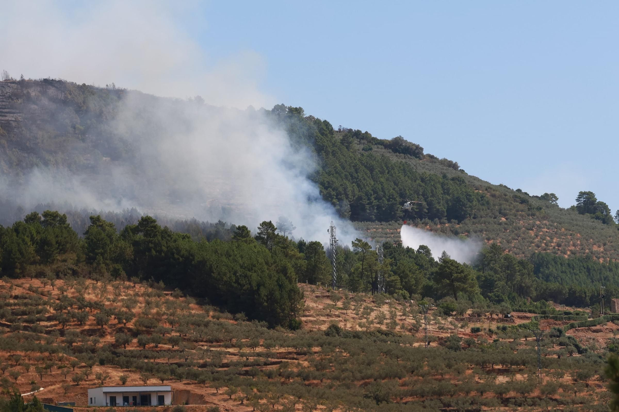 Fotogalería | Así se está desarrollando el incendio en Las Hurdes