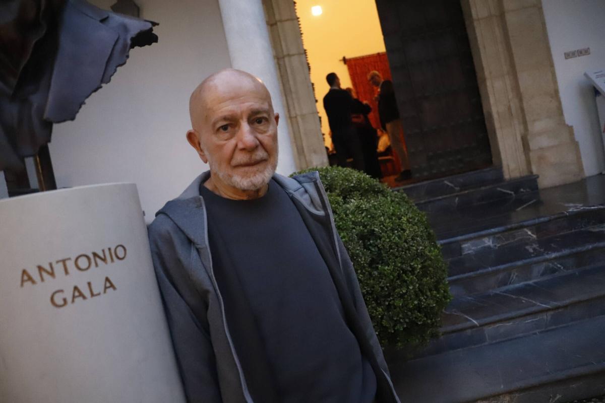 Presentación de los galardonados en el XXXVIII Premio Internacional de Poesía Fundación Loewe 2025. (Fundación Antonio Gala). Leonor Pataky Hugo Mujica