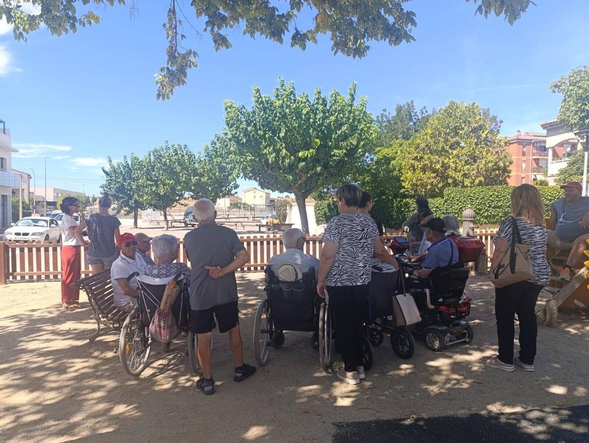 La plaça de la Pau, a Santpedor, amb pocs espais d'ombra
