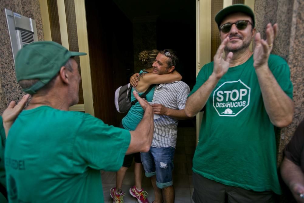 La PAH de Elche paraliza un desahucio