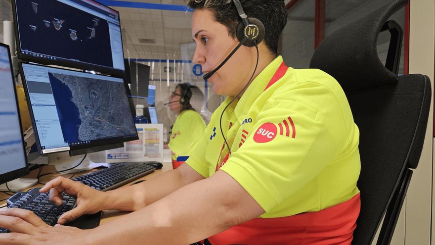 Plantilla, cuerpo técnico y presidente de la UD, en el escenario del Gran Canaria, durante la presentación de Pío Pío.