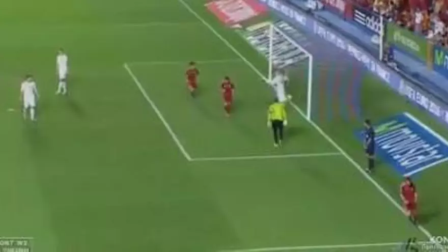 Primer gol (de muchos) que marca Alcacer con España