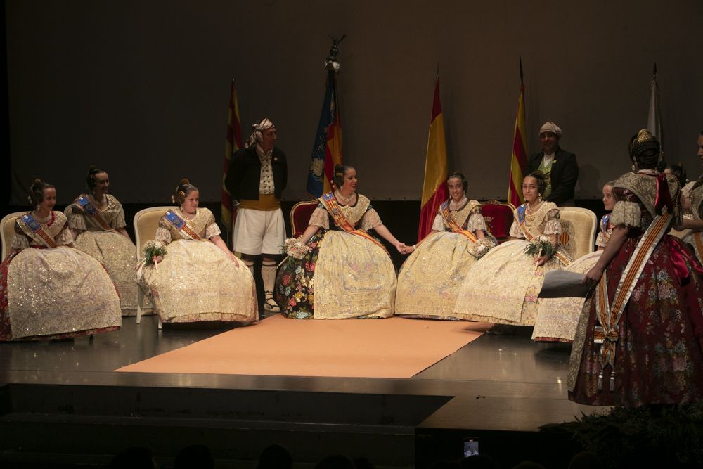 Emotiva despedida de Julia y Teresa como falleras mayores de Sagunt