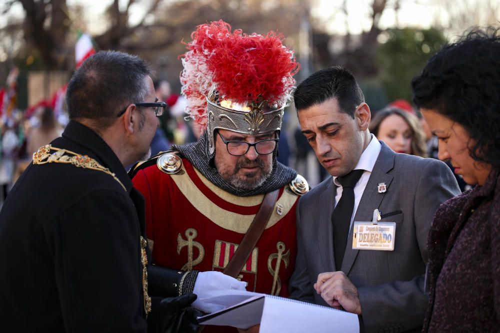 Medio millar de cargos festeros celebran la efeméride con un acto histórico de homenaje a las capitanías a tres semanas del inicio de los Moros y Cristianos