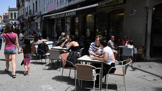 El sector hostelero y turístico suele tirar del empleo en julio.