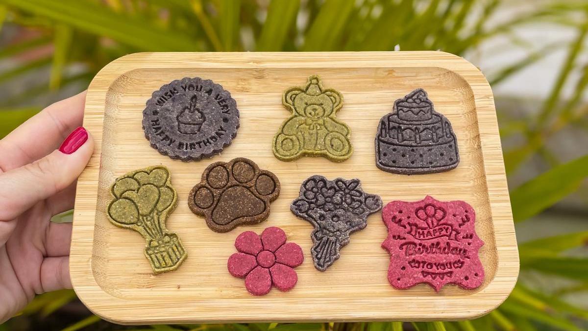 Varias de las galletas vendidas en Patas & Ladridos en Santa Cruz.