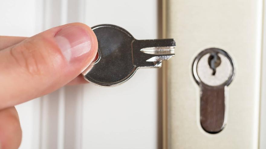 ¿Se te ha roto una llave dentro de una cerradura? Este es el truco definitivo