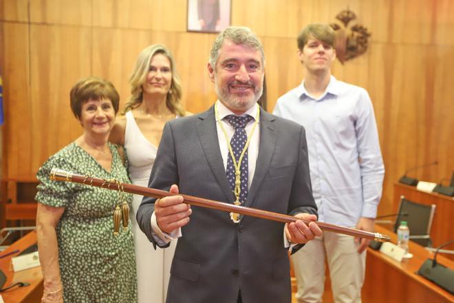 Pepe Vegara se hace con el bastón de mando de Orihuela