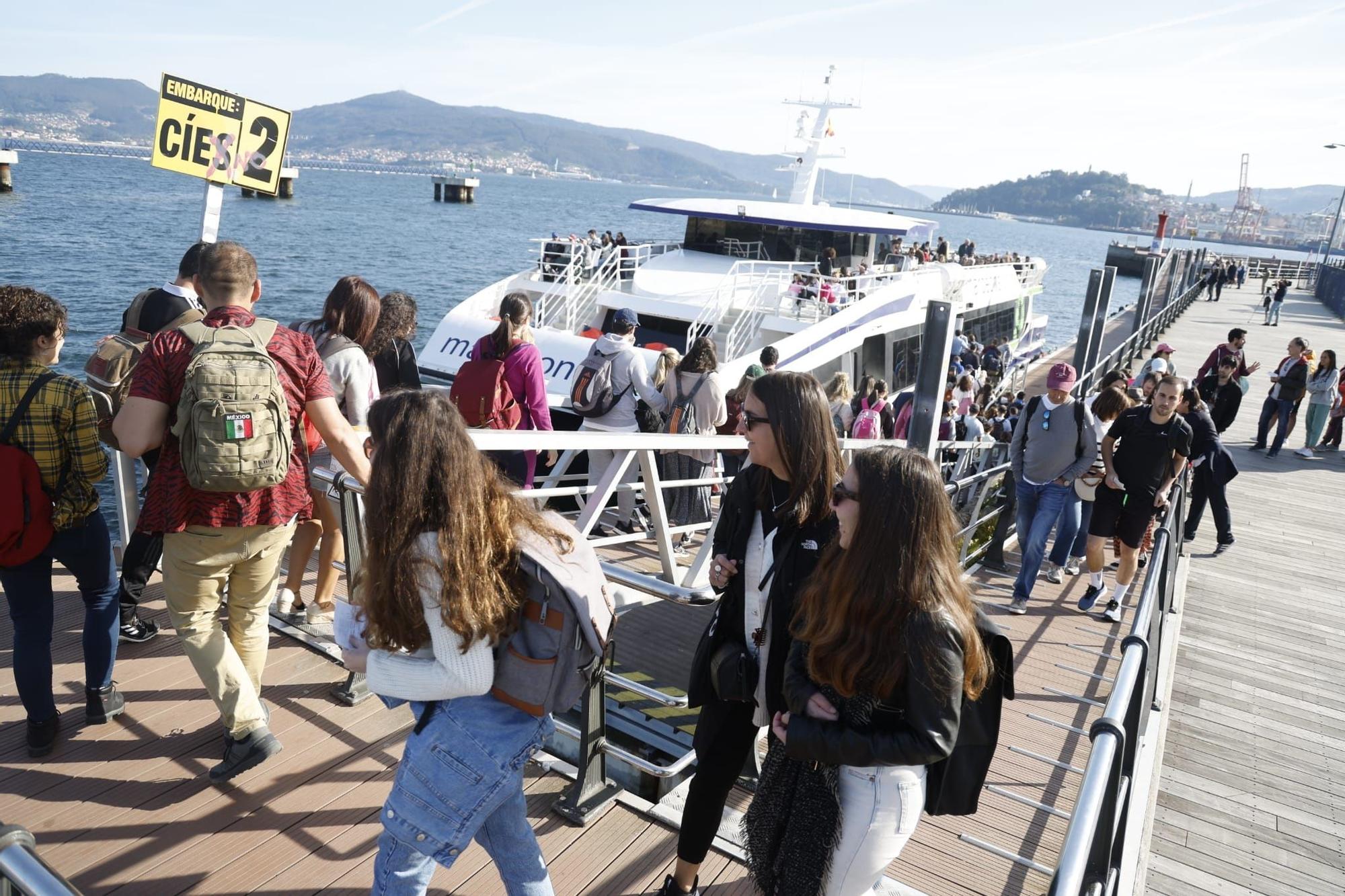 Larguísima cola para coger el barco a Cíes