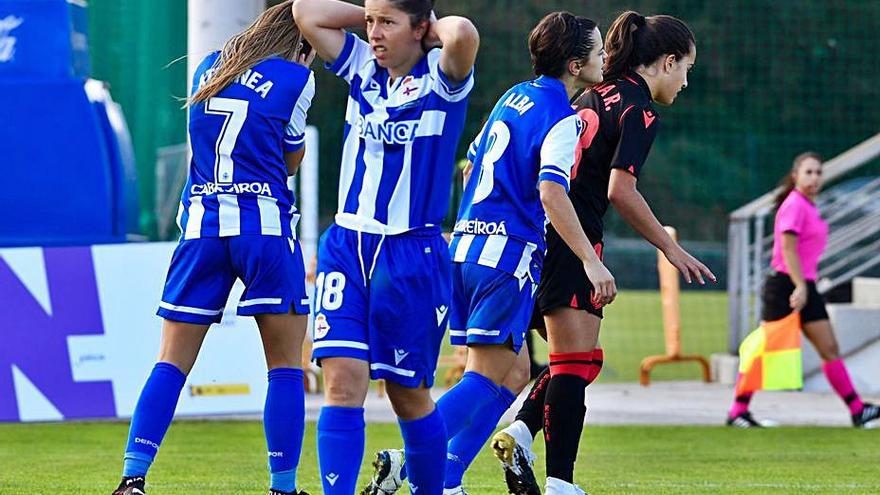 Peke se lamenta durante un partido del Dépor Abanca. |  // CARLOS PARDELLAS