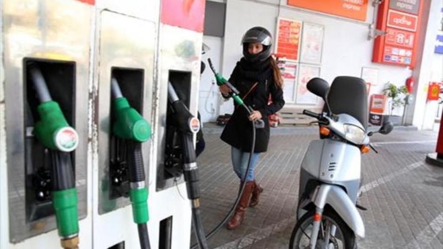 El gasóleo y la gasolina alcanzan un nuevo máximo anual