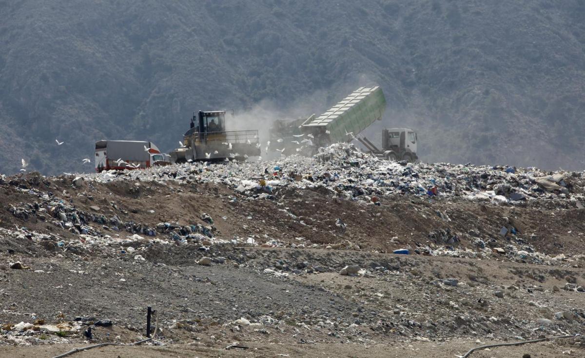 Mucho plástico termina en el vertedero o incinerado