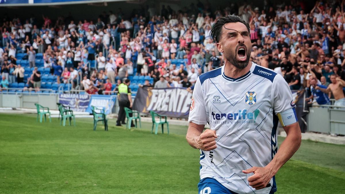 Enric Gallego, celebrando el gol al Arenas.