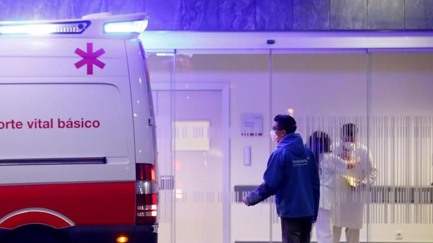 Ambulancia en el Hospital Universitario Central de Asturias.