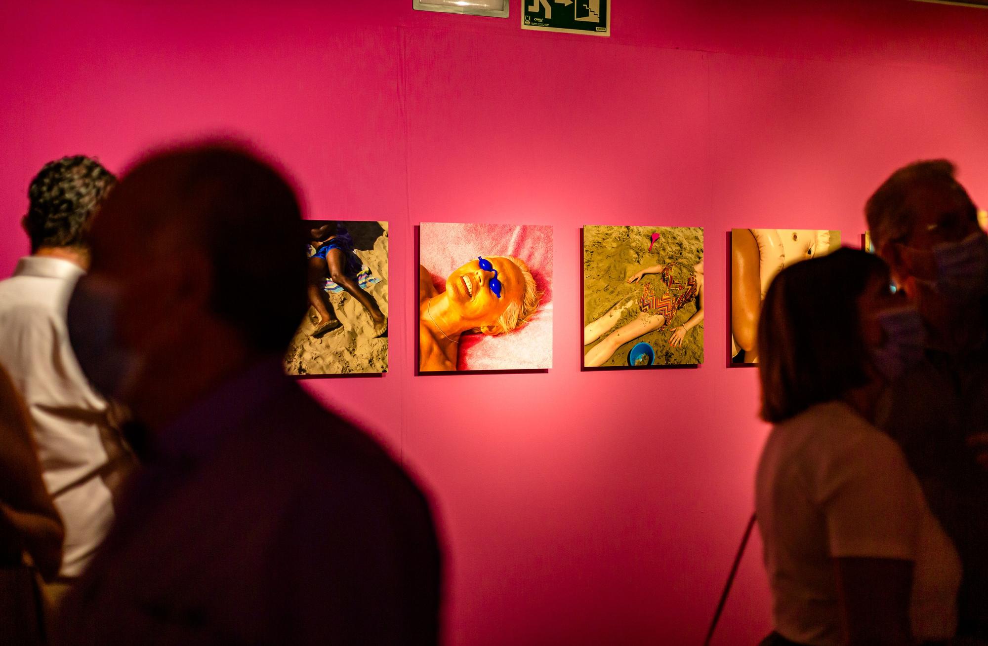 Inauguración de la exposición de Cristina de Middel, Martin Par y María Moldes en Benidorm