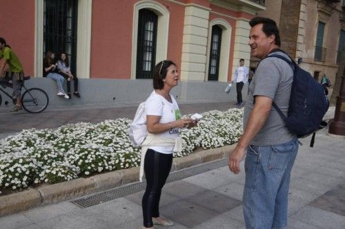 Cambiemos Murcia organiza una merienda de chorizos frente al Consistorio