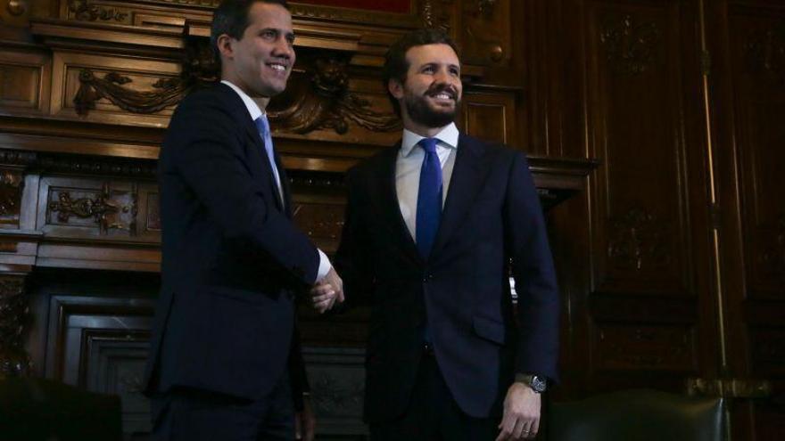 Guaidó recibido en España con honores de presidente solo por la derecha