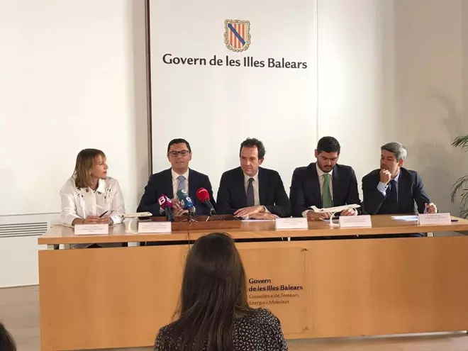 Presentación de la nueva conexión aérea entre Canarias y Baleares