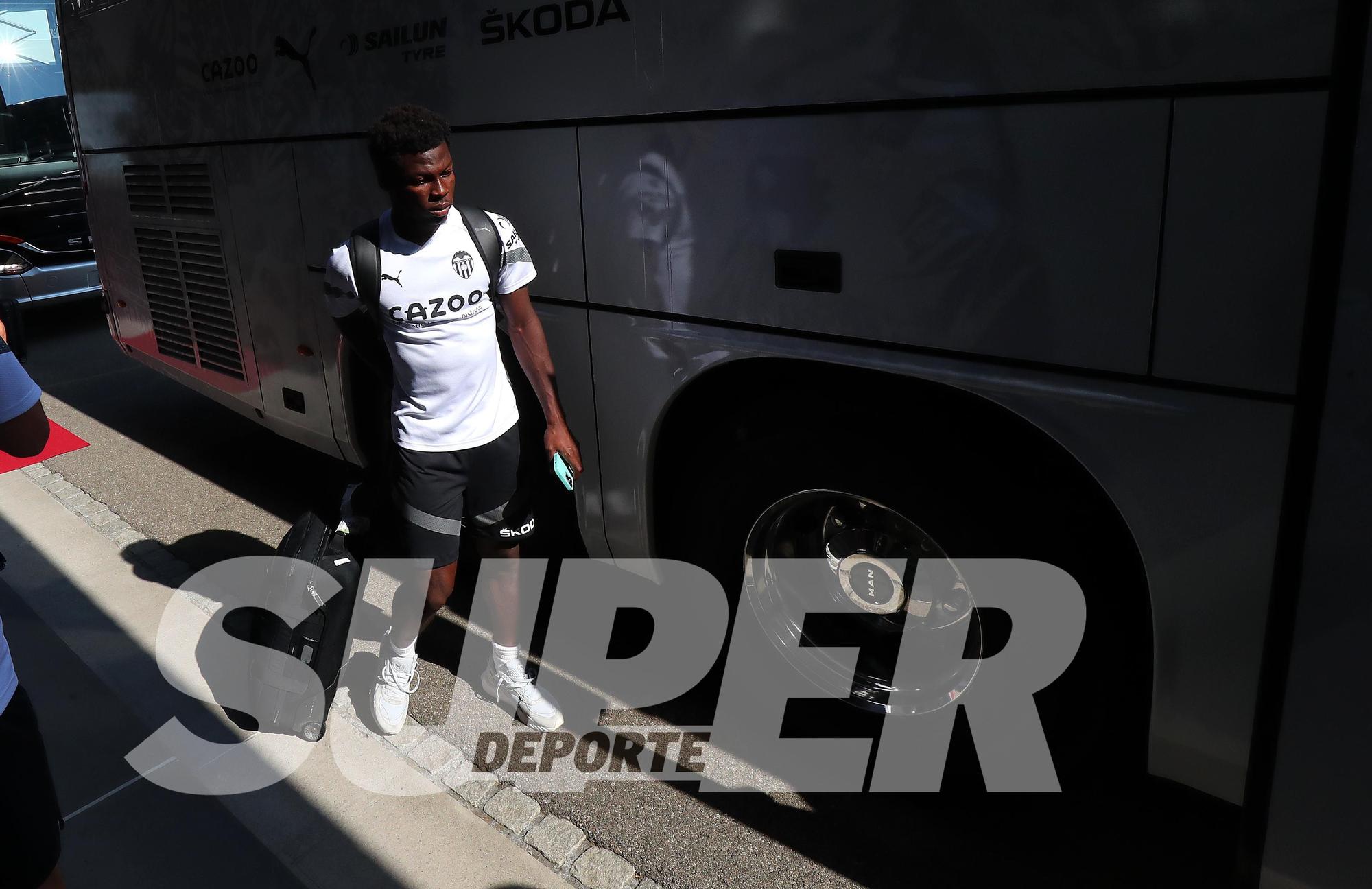 Salida del Valencia cf de St. Gallen rumbo a Stuttgart