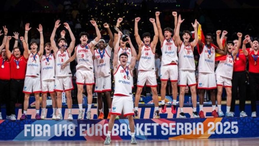 La selección sub&#039;18, con el taronja Álex Blanco, campeona de Europa