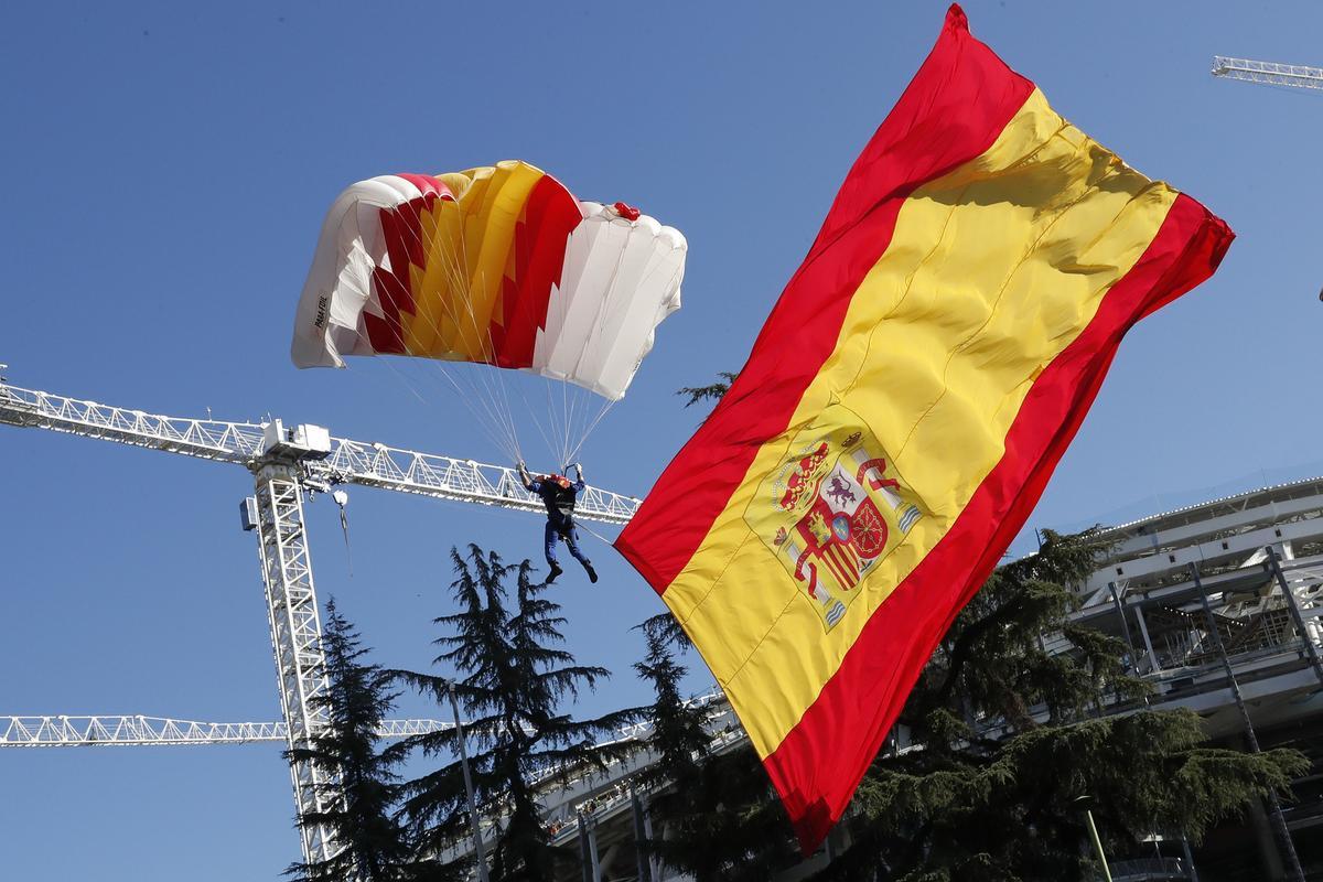 Desfile militar del Día de la Fiesta Naciona del 12 de octubre