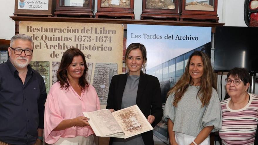 Teguise recibe el 'Libro de Quintos' de 1763-1764, un tesoro restaurado gracias al Cabildo de La Palma