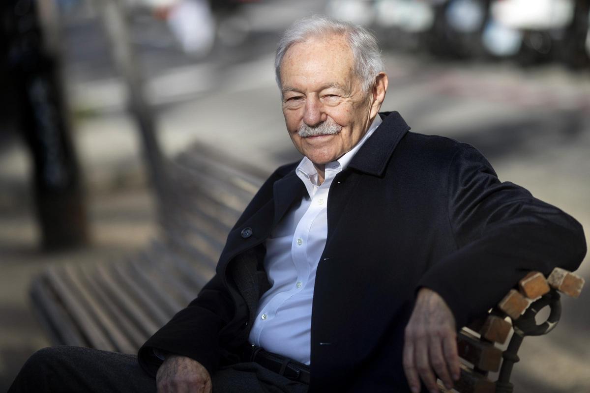 El escritor Eduardo Mendoza, autor de 'Tres enigmas para la Organización'