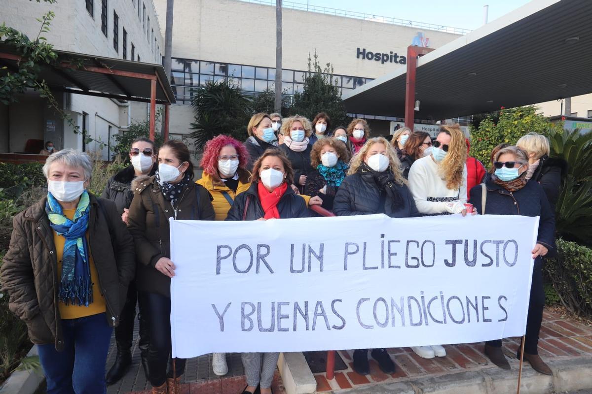 Las trabajadoras de la limpieza del Hospital Vega Baja inician la ...
