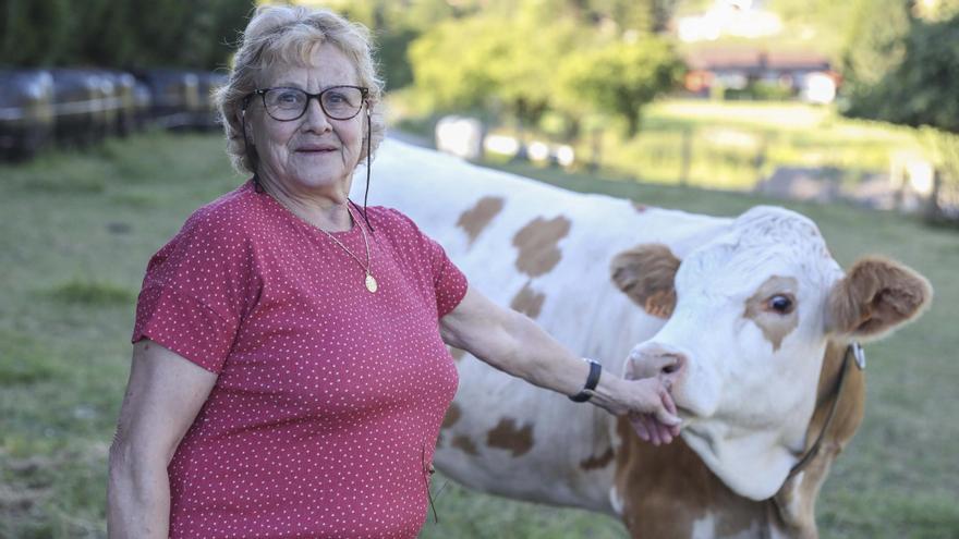 Concepción Bugallo, vecina de Leorio: "El pueblu ye otra vida; siempre cuidé les vaques y la fiesta no paró ni en pandemia"