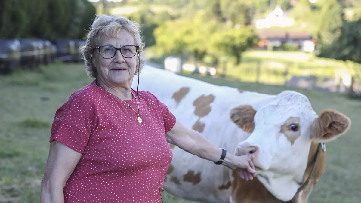 Concepción Bugallo, vecina de Leorio: "El pueblu ye otra vida; siempre cuidé les vaques y la fiesta no paró ni en pandemia"