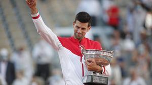 El tenista serbio Novak Djokovic celebra su triunfo en el pasado Roland Garros.