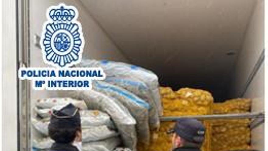 Les bosses de marihuana estaven entre els sacs de patates.