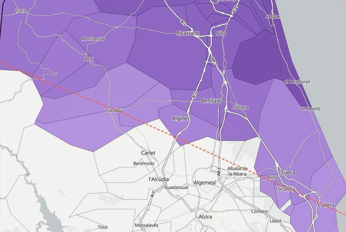 Mapa de la comarca donde se delimita la zona de visibilidad del 100 % (raya roja).