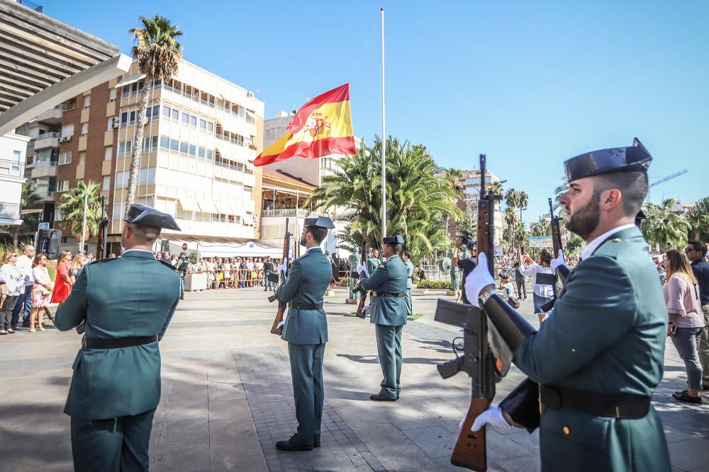 La Guardia Civil recibe un homenaje en Torrevieja