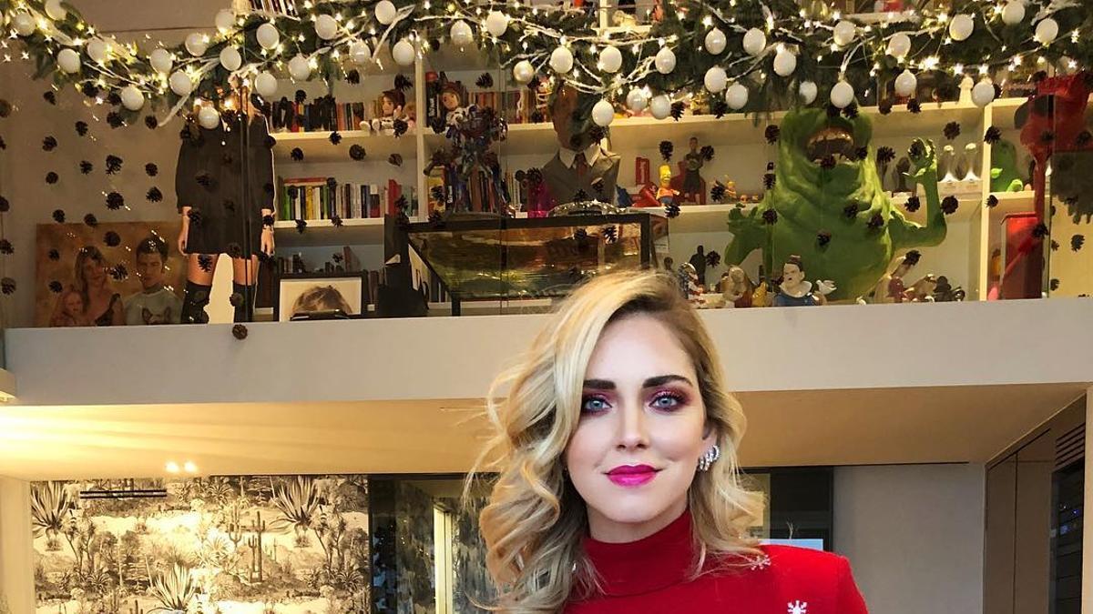 Chiara Ferragni con jersey navideño