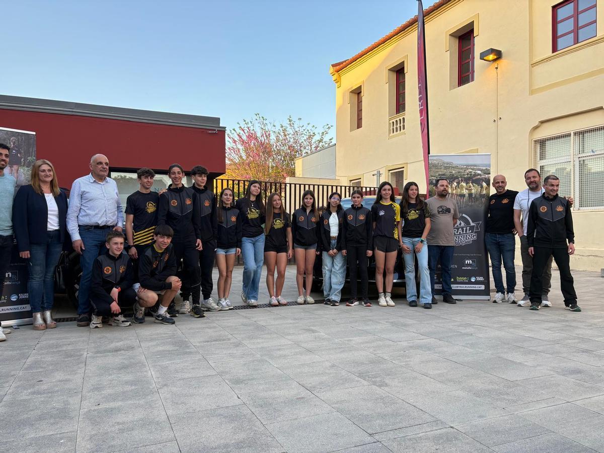 Els atletes del CTR Cap de Creus en la presentació.