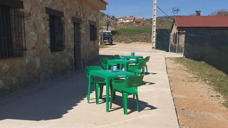 Una joven de Teruel abre un bar para ‘darle vida’ a una aldea del Rincón de Ademuz