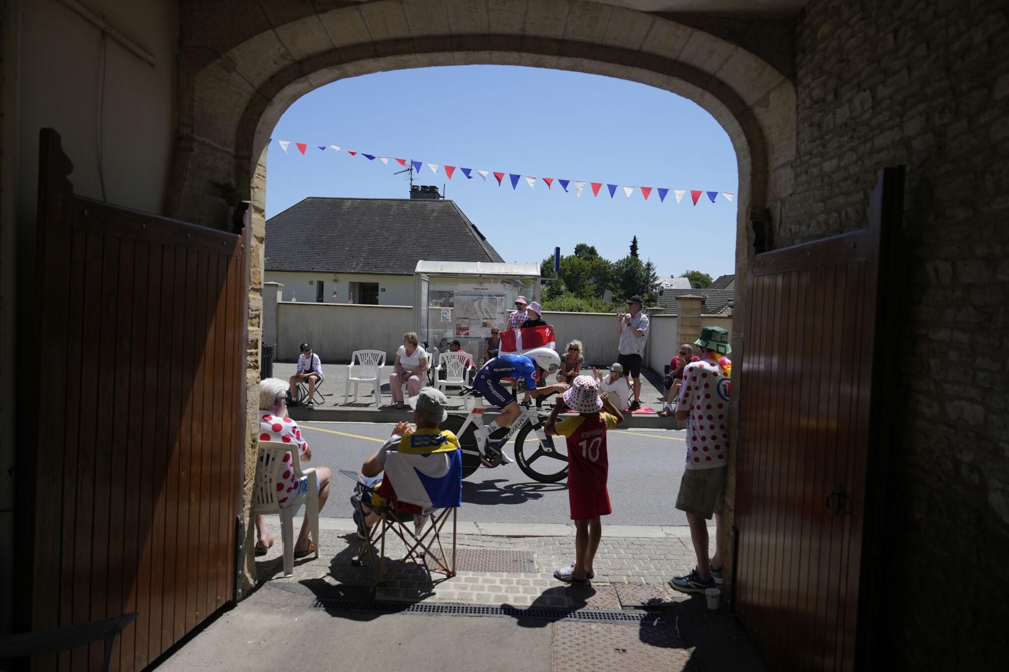 Supporters watch Quinn Simmons of the U.S. during the fifth stage of the Tour de France cycling race, an indivdual time-trial over 33 kilometers (20.5 miles) with start and finish in Caen, France, Wednesday, July 9, 2025. (AP Photo/Mosa'ab Elshamy)