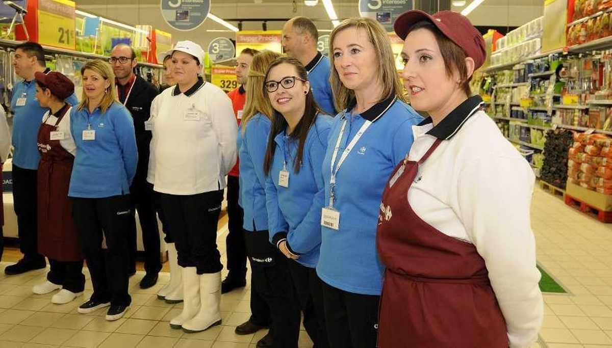 Carrefour abre sus puertas en Lalín para llegar a convertirse en "un buen vecino"