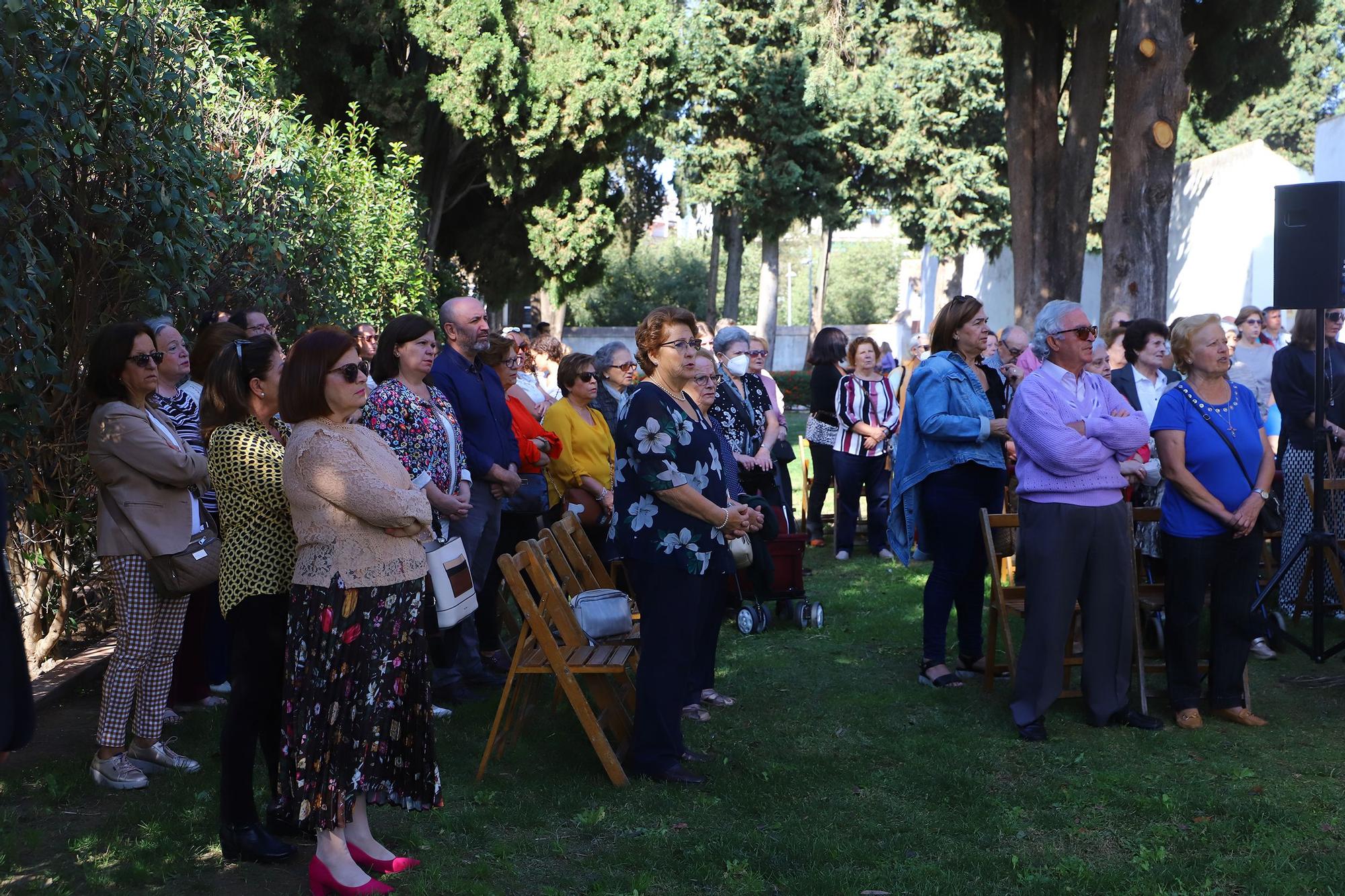 Los cementerios cordobeses cobran vida por el día de Todos los Santos