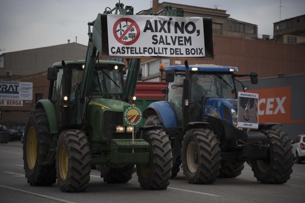 Una vintena de tractors encapçala la marxa lenta contra els macroprojectes de renovables