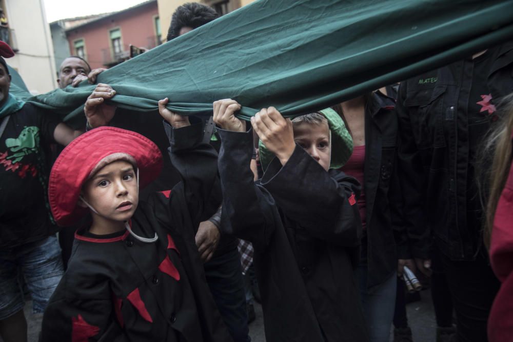 Berga estrena la Patum 2019 amb un passacarrers atapeït i calorós