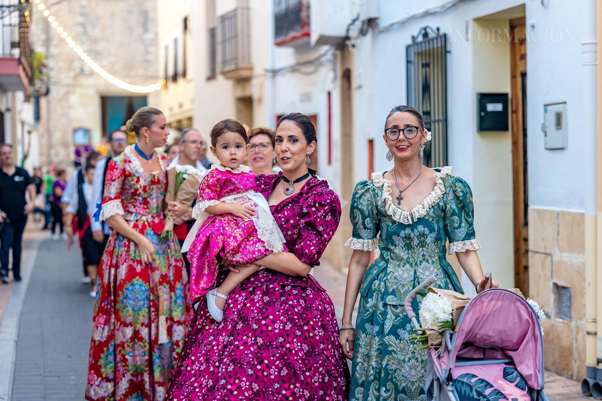 Ofrenda de flores a la Mare de Déu de l'Assumpciò en La Nucía