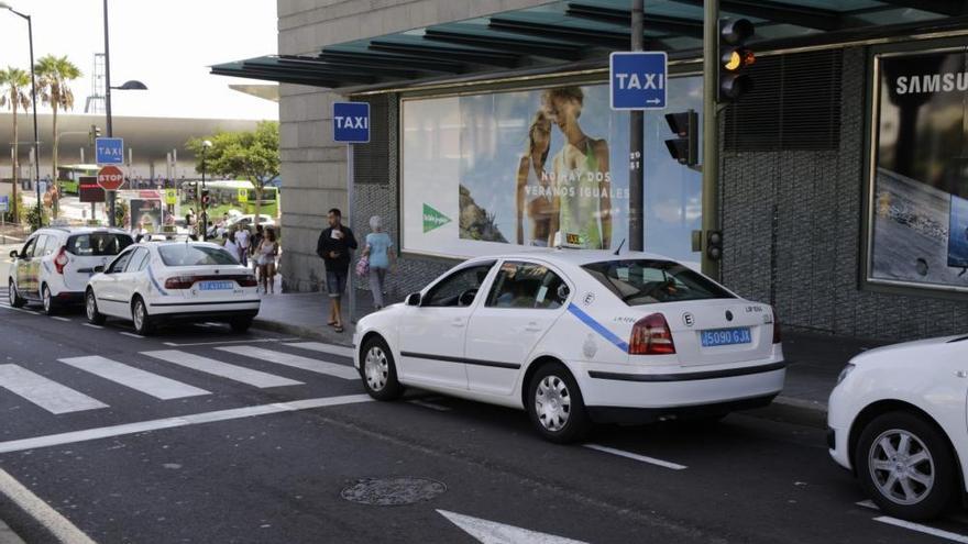 Una parada de taxis en Santa Cruz de Tenerife.